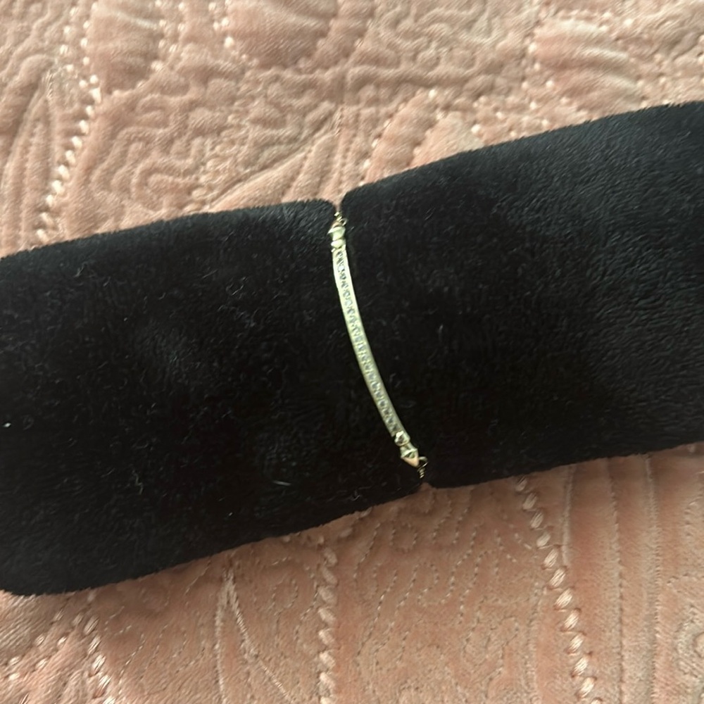 Kendra Scott bracelet